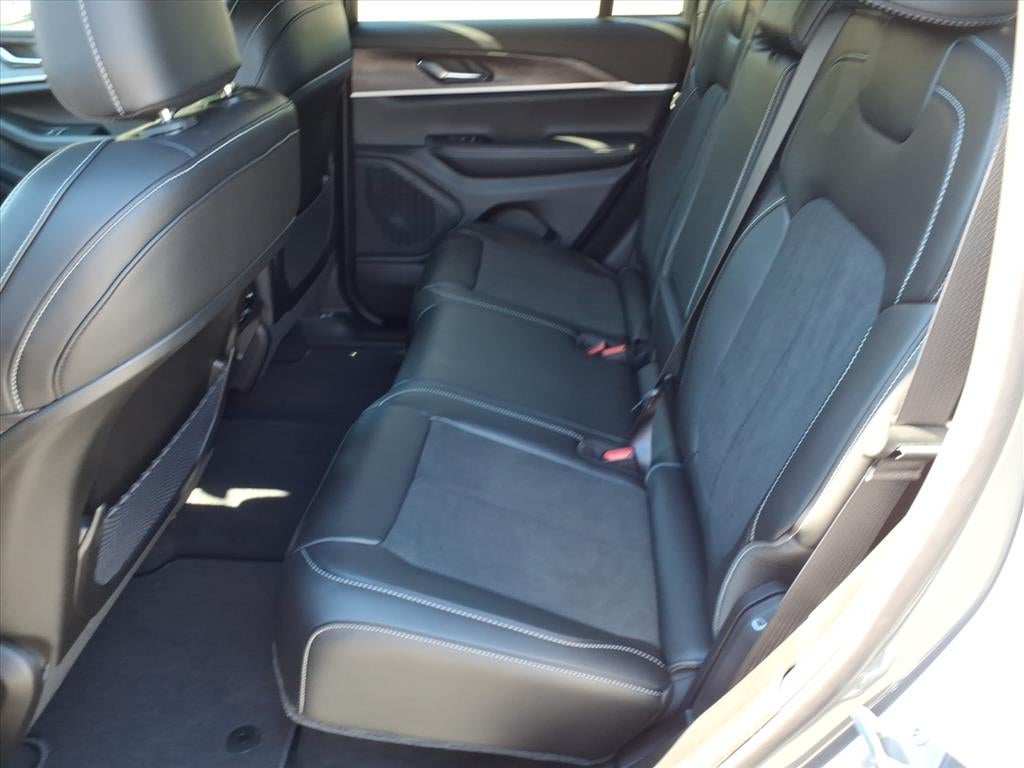 2027 Jeep Grand Cherokee GRAND CHEROKEE LAREDO ALTITUDE 4X4