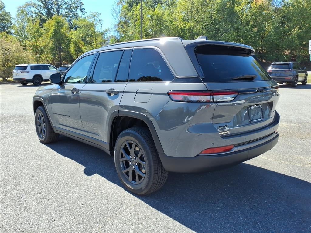 2027 Jeep Grand Cherokee GRAND CHEROKEE LAREDO ALTITUDE 4X4
