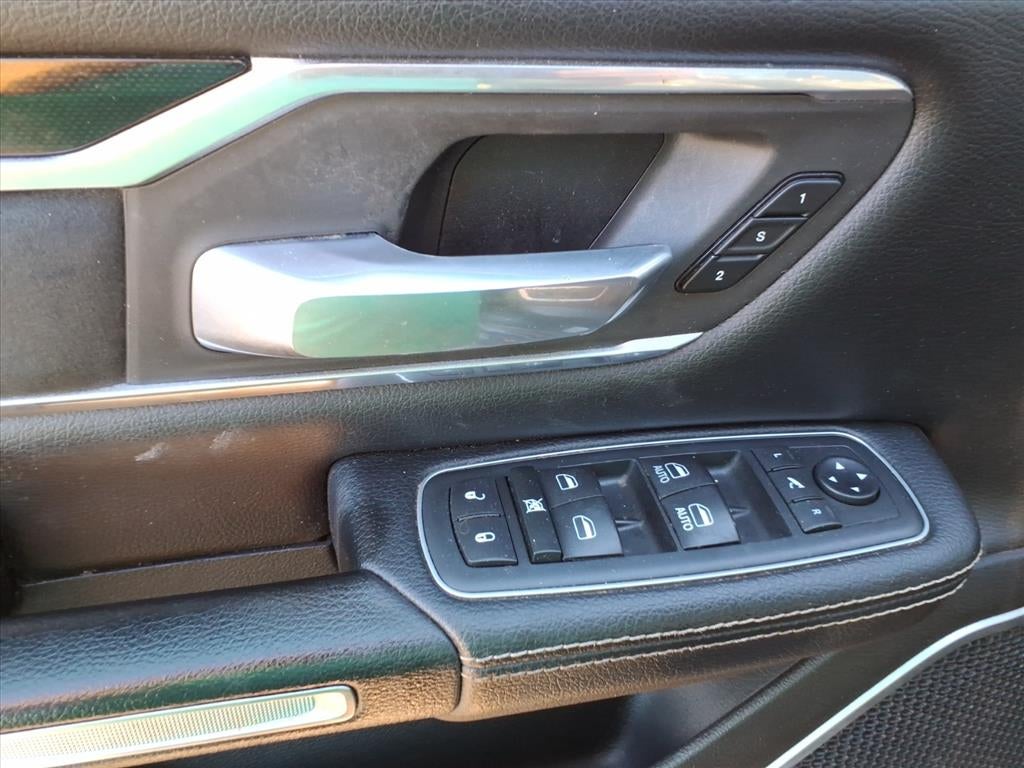 2020 RAM 1500 Laramie Crew Cab 4x4 5'7' Box