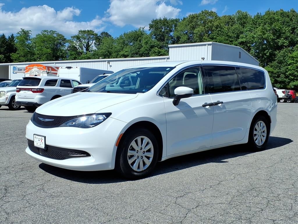 2021 Chrysler Voyager L's photo