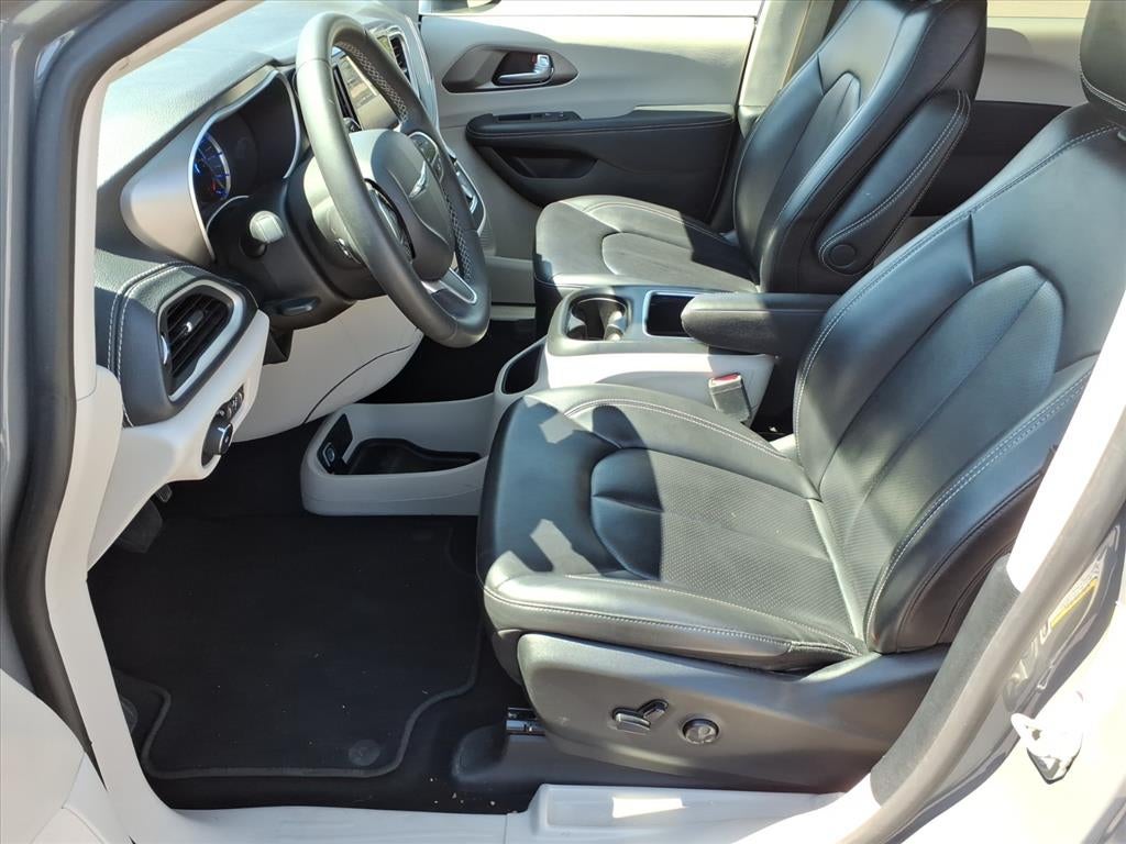 2023 Chrysler Pacifica Hybrid Touring L