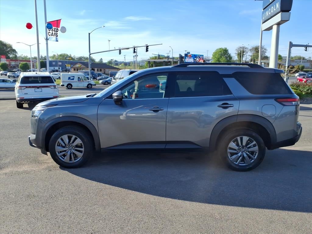 2025 Nissan Pathfinder SV 4WD
