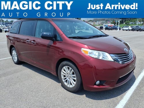 2017 Toyota Sienna XLE Premium 8 Passenger